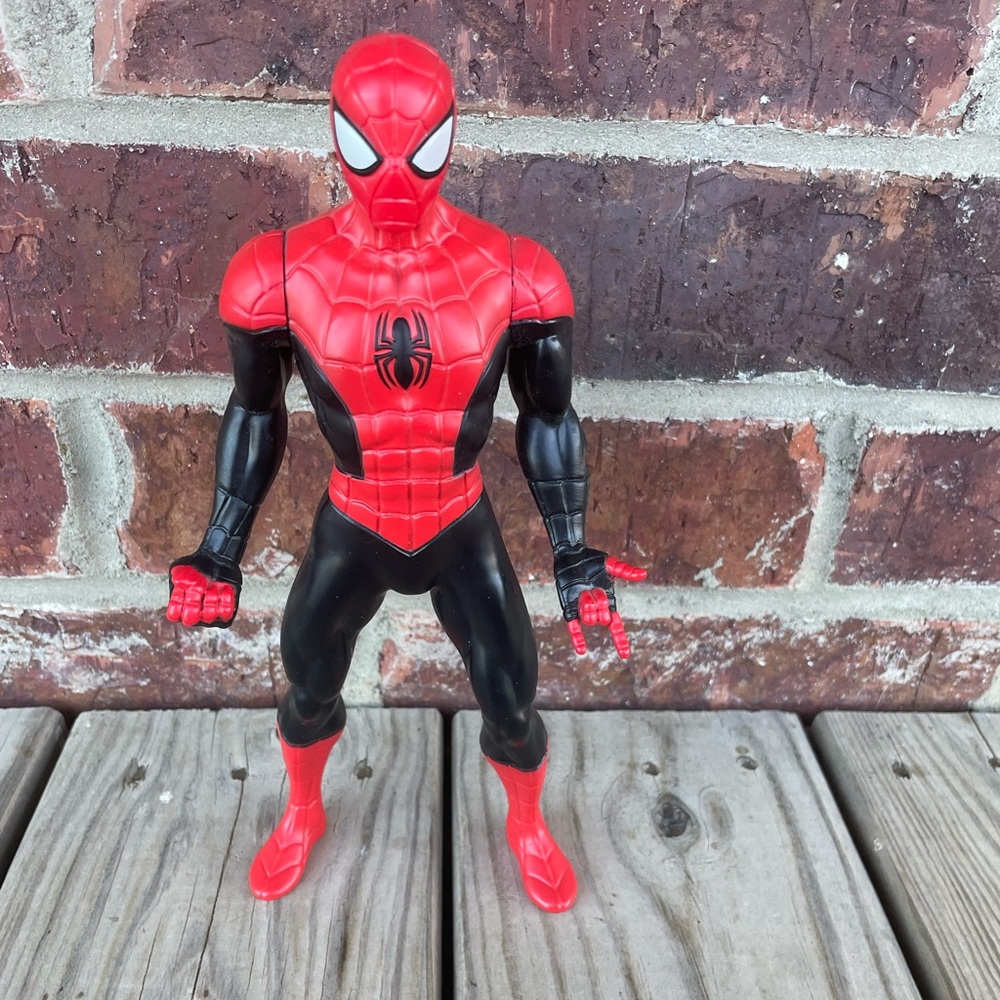 Marvel Hasbro SpiderMan Far From Home Avengers Movable Action Figure 9.5 Inches